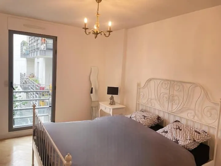 Beautiful And Large Apartment Paris Montparnasse France